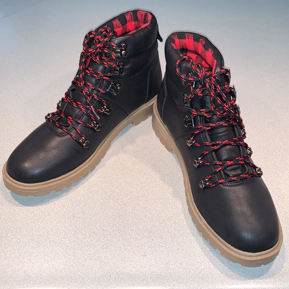 NIB Red and Black Plaid Laces and Lined Hiking Boots